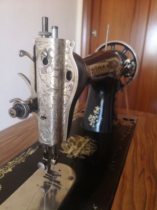 Máquina antigua de coser Singer