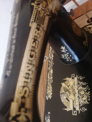 Máquina antigua de coser Singer