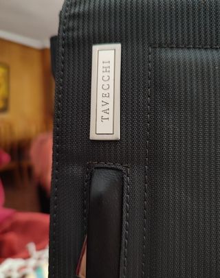 Maletín transportador de ordenador y otros útiles.