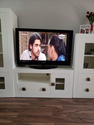 Bela mobília de sala de estar com televisão 📺