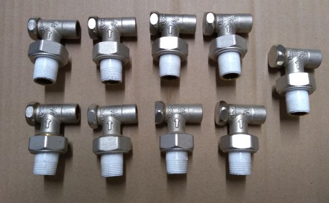 LLAVE RADIADOR ESCUADRA 1/2 y 3/8 ROCA