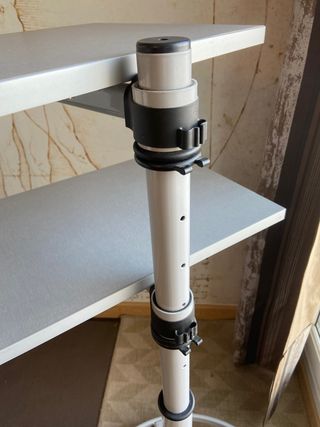 Soporte con ruedas para proyector y portatil