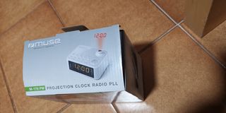 radio despertador proyector M-178 PW.