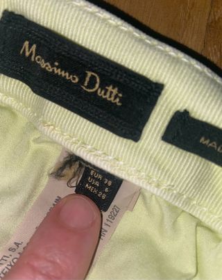 Pantalón pitillo color amarillo de Massimo Dutti