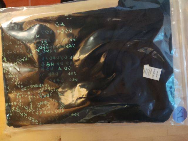 Camiseta maldito caja roja talla XL