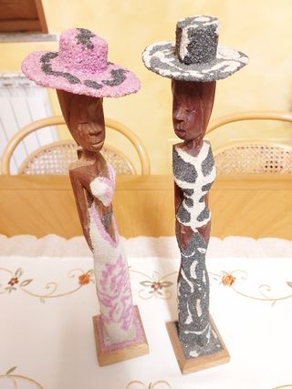 Statue di legno 