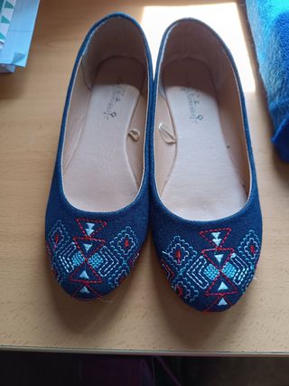 Manoletinas tela vaquera bordadas