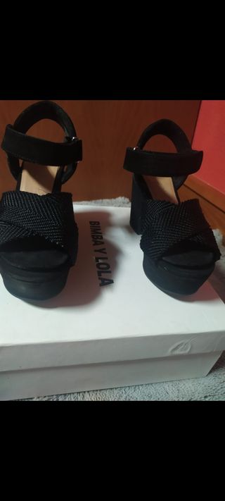 Sandalias de tacón de bimba y lola