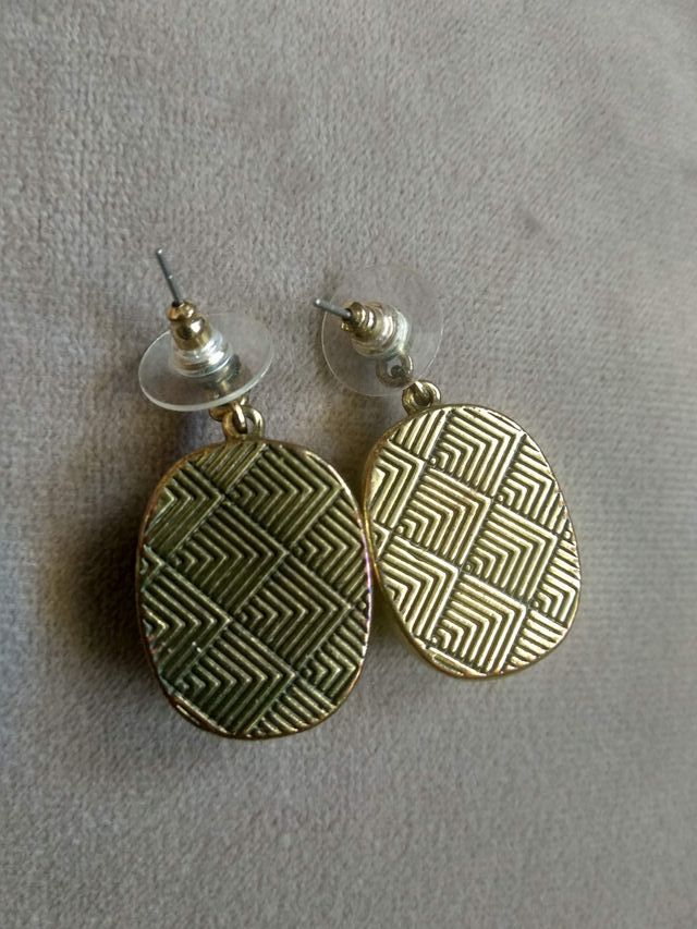 Pendientes piedra azul con relieve