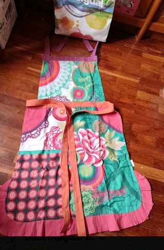 Delantal Desigual nuevo