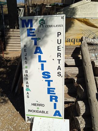 letrero publicitario
