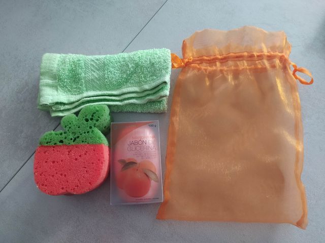 pack jabón de glicerina, esponja y toalla