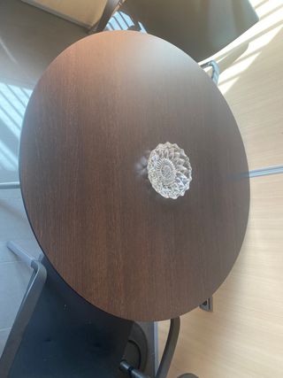 2 mesas redondas de fenolico, aluminio pulido