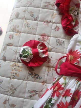 vestido Marca Ormiga con chaqueta y clip de pelo