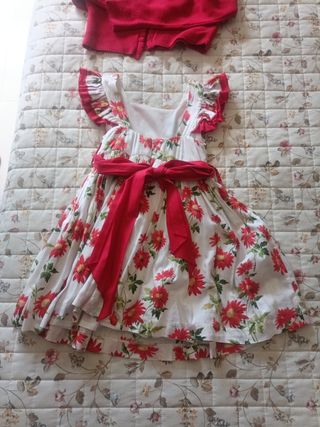 vestido Marca Ormiga con chaqueta y clip de pelo