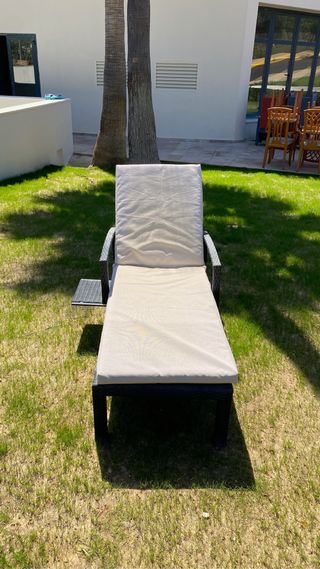 Tumbonas de Kettal con reposa cabeza reclinable