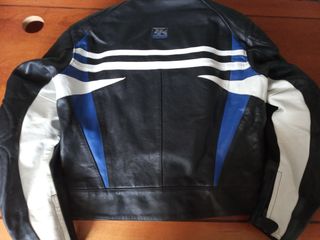 dos abrigos cortos de zorros talla como L 