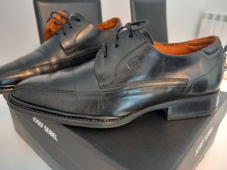 ZAPATOS MARCA FLUCHOS.