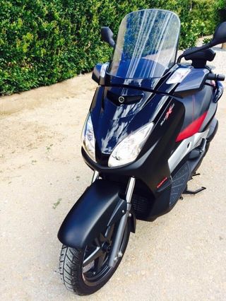 Motocicleta Yamaha Xmax 125cc. Black Xmax.Año 2010