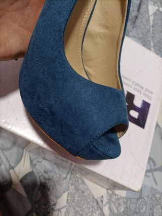 Zapatos azules de REFRESH 