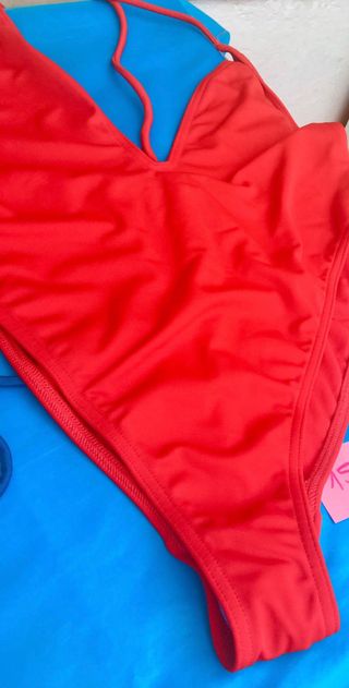 Bañador licra rojo escotado. SIN ESTRENAR 