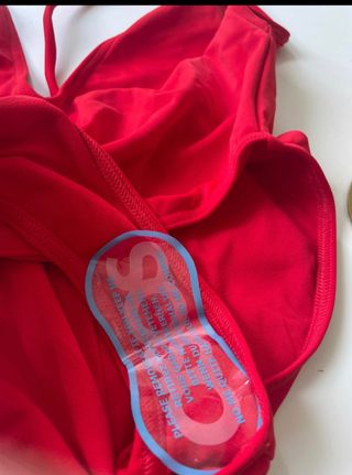 Bañador licra rojo escotado. SIN ESTRENAR 