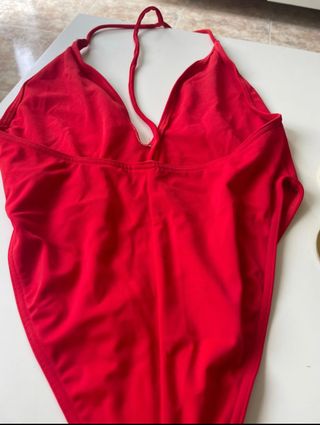 Bañador licra rojo escotado. SIN ESTRENAR 