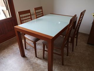 Mesa y sillas