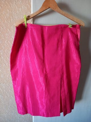 CONJUNTO DE BLUSA ENCAJE Y FALDA FUCSIA PARA BAUTI