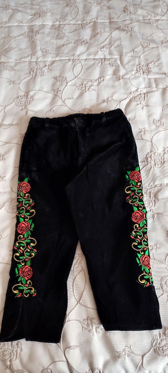 pantalón contrabandista bordado muy poco uso