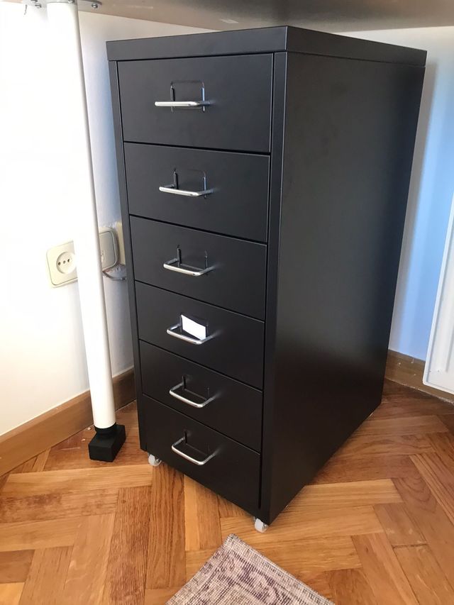 Escritorio con cajonera de segunda mano por 65 EUR en Madrid en WALLAPOP