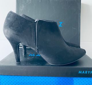 Zapatos abotinados de tacón