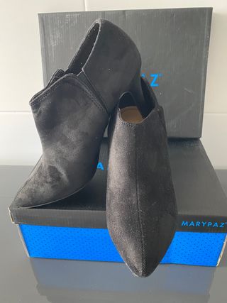 Zapatos abotinados de tacón