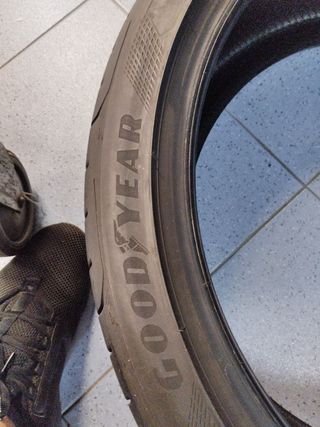 neumáticos seminuevos 225 40 20 goodyear F1 asym s