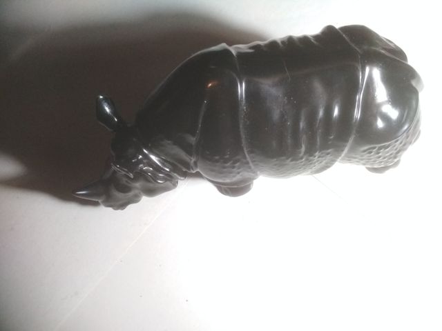Rinoceronte de cerámica 