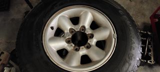 4 Llantas Ssangyong Mitsubishi etc, con neumáticos