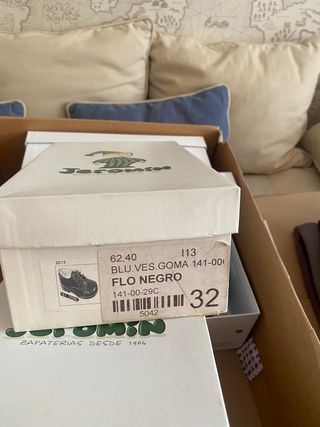 Zapatos negros cordones comunion. Tipo blucher.