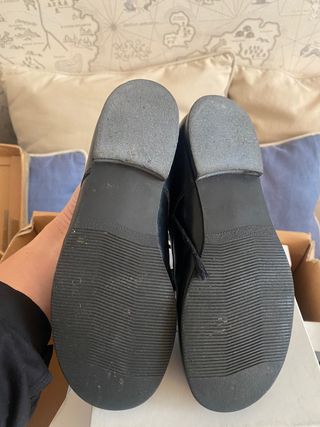 Zapatos negros cordones comunion. Tipo blucher.