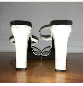 Tacones abiertos GF ferre pitón 38