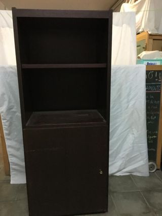 Librería Madera Oscura