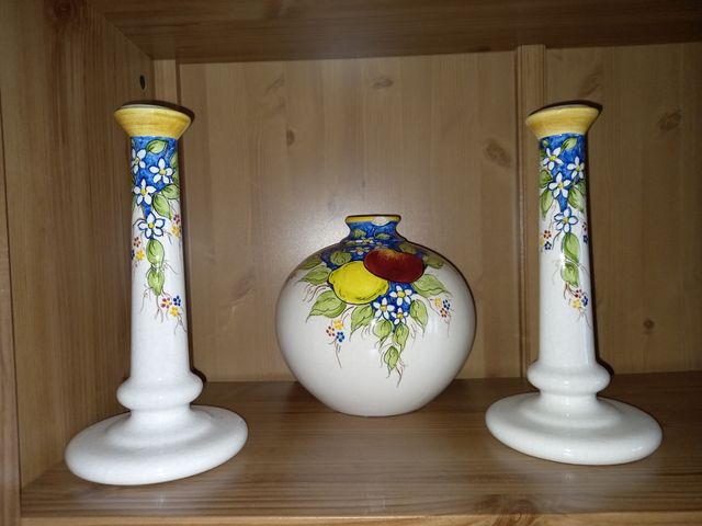 Conjunto de jarrón y candelabros vintage