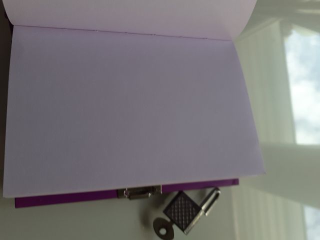 Libreta de anotaciones con su candado y llavecita