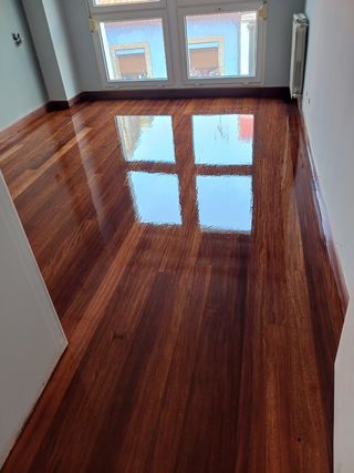 ACUCHILLADO Y BARNIZADO