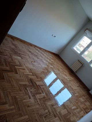 ACUCHILLADO Y BARNIZADO