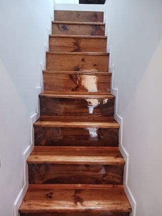 ACUCHILLADO Y BARNIZADO