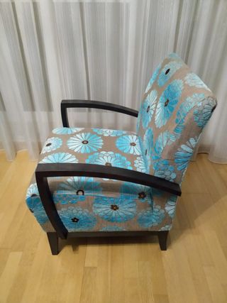 Butacas tapizadas de madera color wenge