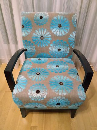 Butacas tapizadas de madera color wenge