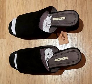 Zapato nego ante, con plataforma tipo zueco