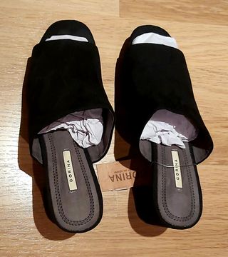 Zapato nego ante, con plataforma tipo zueco