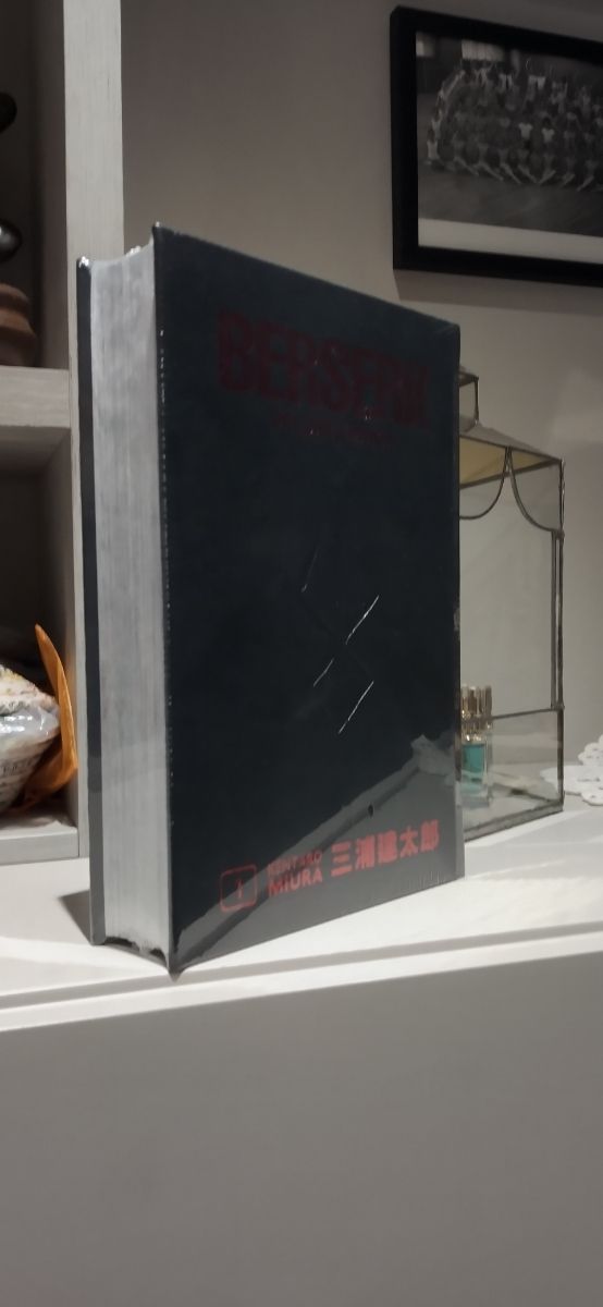 Manga Berserk sigillato